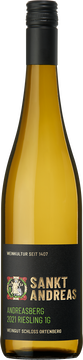 St. Andreas Riesling 1G Andreasberg trocken 2021
Dieser Wein stammt aus unserer Monopollage Andreasberg. Diese liegt direkt oberhalb des Weingutes und wird durch uns bereits seit dem 15. Jahrhundert bewirtschaftet. In der vom Schwarzwald umgebenen Südwestlage wachsen die Reben auf Granitverwitterungsböden. Saftige Rieslingfrucht mit viel gelbem Apfel. Cox Orange Apfelschale, würzige Noten von Salbei. Noch leicht reduktiv. Der Wein zeigt anregende zarte Rharbarbertöne, auch weiße Johannisbeeren. Der Ausbau im 1.200 Liter Holzfass gibt ihm eine saftige Struktur. Der Wein ist trocken, leicht, tänzelnd und frisch.
