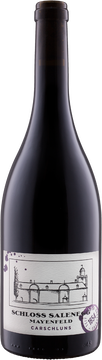 Vinifikation Carschluns Pinot Noir.
Carschluns ist ein romanischer Flurname und bedeutet «zum Schloss gehörend». 1995 wurde diese Parzelle von Schloss Salenegg mit original französischen Burgunderreben bestockt. Das Besondere dieser Rebstöcke sind die kleinbeerigen Trauben mit entsprechend geringem Ertrag, dafür einzigartiger Aromatik.
Für die Gärung werden maximal 10% dieses aussergewöhnlichen Traubengutes entrappt, 90% werden ungequetscht ganz, also mit dem Stielgerüst, in den Holzbottich, die Gärbütte, gegeben. Bei Halbzeit der Gärung werden die im Beereninneren gärenden Trauben mit den Füssen schonend vermaischt. Nach abgeschlossener Gärung wird der Jungwein ohne Pressung abgezogen und in französischen Barriques eingelagert. Der Holzeinsatz wird auf den Jahrgang abgestimmt und steht nicht im Vordergrund. Nach einem Jahr in den Barriques wird der Carschluns ohne vorgängige Filtration abgefüllt. Anschliessend reift er noch im Schlosskeller bis der Carschluns Pinot Noir bereit ist für die Auslieferung.

Zimt