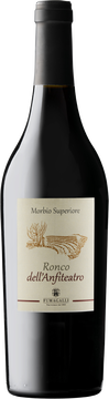Morbio Superiore ist ein altes Weindorf am Fuße des Muggio-Tals. Die Trauben, die hier dank der Morgen- und Abendbrise des Monte Generoso produziert werden, ergeben Weine mit großem Charakter, aber gleichzeitig besonders fein und mit starken fruchtigen Noten. Die 18-monatige Reifung in Barriques unterstreicht seine Besonderheiten und verleiht ihm Komplexität und Weichheit. Es eignet sich zu rotem Fleisch und Wild, das sowohl auf dem Grill als auch in der Pfanne zubereitet wird.
