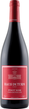 Feines Rubinrot, in der Nase dunkle Kirsche, hauchfeine Brombeere.
 
Man schmeckt die unglaubliche Dichte und Konzentration der Trauben. Eindeutig dunkle Kirschen, der Wein hat eine feine Struktur.
Das Holz ist sehr elegant eingebunden, der Wein hat einen großartigen Abgang.