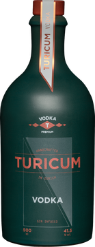 Der Turicum Vodka besticht durch seinen Charakter, welchen er durch die Reifung in Turicum Gin Fässern erhält. Mehrfaches destillieren, hochwertiges Getreide und das zugeben von Zürichsee-Quellwasser formen diesen Vodka schlussendlich zu einer echter Persönlichkeit welche man so schnell nicht wieder vergisst.

Einzigartig, aromatisch und mild.