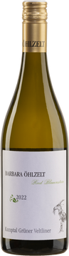 Dieser Grüne Veltliner steht auf metamorphen kristallinen Festgesteinen wie Gneis, Glimmer- und Blauschiefer sowie Amphibolit. Amphibolit und Blauschiefer geben dank ihrer blauen Farbe dieser besonderen Lage ihren Namen. Im Zuge der Bereinigung der Flurbezeichnungen war es unser Ansinnen dass die exklusive Kleinlage endlich den Namen bekommt, den sie ob ihrer Besonderheiten verdient. Schon unsere Großeltern sagten zu dieser Lage niemals Seeberg - seitdem wir uns erinnern können nannten sie diese Weingärten Blauenstein.