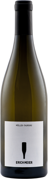 Mineralisch-frische Nase von Feuerstein, Banane, Zitrusfrüchten und Pfirsich. Der Antrunk ist rund, feingliedrig aber erfrischend, die Frucht dicht und aromatisch, unterlegt mit einer leichten Muskatnote am Gaumen. Im Abgang kommt die feine Mineralik und eine gut eingebundene Säure zum Ausdruck, die dem Wein ein langer frischer Abgang bereitet.