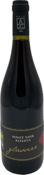 Gerade wegen ihrer extremen Hangneigung, trägt diese Kleinstlage  die Bezeichnung Himalaya. Die Kleinterassen können nur von Hand bearbeitet werden. Im Schatten der „Königswiese“ ,und auf dem  nach Westen geneigte Steilhang,  findet der Blauburgunder seine zweite Heimat. Die französischen Klone die 2007 gepflanzt wurden, tragen sehr kleine Trauben und der  Ertrag überschreitet nicht  4.000kg/ha .

Die Trauben reifen Anfang September. Nach der Ernte wird die Maische für 2 Tage auf 12°C abgekühlt um die Fruchtaromen dieser eleganten Sorte besser freizusetzten. Die Gärung wird anschließend langsam gestartet und eine Temperatur von 24°C wird nicht überschritten. Die Maische wird gepresst und der Wein kommt nun in Barriques wo der Säureabbau stattfindet.

Jener abgeschlossen werden die Fässer gereinigt und der Wein assembliert um für eine weitere 20 monatige Reifung in den Eichenfässern gerecht zu werden.