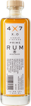 Ein Rum für jeden Tag. Genau das verspricht der 4X7 X.O Single Vintage Prime Rum, kreiert von vier Freunden für Freunde. Der exquisite Tropfen besteht aus einer Cuvée von 50% Jamaika-Rum. Die andere Hälfte stammt aus der Eigenproduktion von Hans Reisetbauer, welche aus fair-trade zertifizierter Melasse von Mauritius entsteht. Resultat ist eine exotische Rum-Komposition, gemacht für jeden Tag!