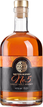 Unser fünfter Whisky ist eine Komposition aus fünf auserwählten Fässern des Weyermann® Barrelrooms.

Im Gaumen vereinen sich feine Noten von Vollmilchschokolade, Nougat und leichtem Pfeffer, gepaart mit Waldhonig.

Der lang anhaltende milde Abgang rundet das ausgewogene Geschmackserlebnis ab.