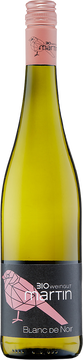 Unser Zweigelt Blanc de Noir besticht durch seine leichte, erfrischende Note von Holunderblüten und einem zarten Hauch von Limette, was ihn zu einem perfekten Begleiter für sommerliche Tage macht. Genießen Sie diesen Wein idealerweise zu einem Gericht von gegrilltem Lachs oder einem zarten Ziegenkäse-Salat, deren feine Aromen die subtilen Nuancen des Weins wunderbar ergänzen und ein harmonisches Geschmackserlebnis schaffen. Ideal für ein Essen im Freien oder eine entspannte Runde am See.