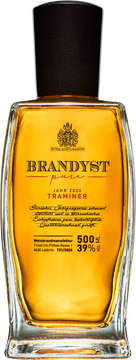 Brandyst Pure 2020 – Traminer
Dieser sortenreine Qualitätsweinbrand strahlt klar und golden. Der Duft von Marille und Dörrzwetschken überlagert die rauchige Nase mit leichtem Holz. Der intensive und fruchtige Geschmackskörper offenbart feine Röstnoten und reife Pfirsich.