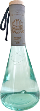 Frozen Citrus  - Yuzu Gin
aus den handgeschälten Zesten der japanischen Spezialitäten Zitrus Frucht YUZU, im small batch verfahren sanft Dampf destilliert