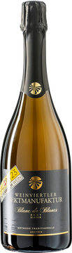 Die Traditionscuvée unseres Hauses der Weinviertler “Blanc de Blancs” wird aus Grünem Veltliner & Welschriesling, den wichtigsten Sorten des Weinviertels, gekeltert. Die Würze des Veltliners und die Rasse des Welschrieslings, kombiniert mit einer feinen Perlage und zarten, hefigen Noten sorgen dafür, dass der Sekt finessenreich und angenehm cremig wird.