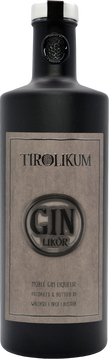 NOBLE GIN LIKÖR
Extravagant und nobel. Einfach etwas Besonderes.

Deutlich erkennt man in der Nase den feinen Wacholder, begleitet von einer Prise Koriander und frischem Zitrusduft. Am Gaumen setzen sich die feinen Kräuter voll in Szene, wobei auch hier der Wacholder von feinen Gewürznoten wie Muskat, Ingwer und einem Hauch von Himbeeren begleitet wird.