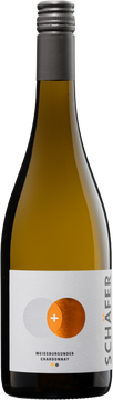 Diese Burgunder-Cuvée ist elegant, säurearm und ausgewogen. In der Nase zeigt sich der Wein durch reife Aromen von Steinobst. Am Gaumen schmelzig mit dichtem Körper. Passt sehr gut zum Essen sowie zu einer Runde von Burgunderfreunden.