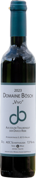 Rebsorten
Divico ist eine pilzwiderstandsfähige Rotweinsorte aus der Kreuzung Gamaret und Bronner

Degustations-Erlebnis

Der Rotwein "Vivo" von der Domaine Bösch Hallau hat ein intensives und klares violett im Auge und in der Nase feine Aromen nach Brombeeren und dunklen Kirschen. Durchbrochen wird diese Fruchtigkeit von einer leichten würzigen Note. Im Abgang zeigt sich die Eleganz und Feingliedrigkeit des Weines, umrahmt von weichen Tanninen. Gekellert wird dieser Wein von der Gianini GmbH in Hallau

Kulinarische Empfehlungen

Fleischgerichte und Pasta