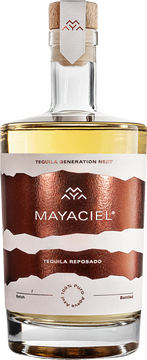Von Hand in limitierter Auflage aus den reifsten Agaven von unseren hauseigenen Feldern gefertigt, wird unser Tequila Reposado durch das sorgfältige Reifen in Eichenholzfässern elegant vollendet. Unser MAYACIEL Reposado vereint eine feine Symphonie aus frischer Agave, süßen Vanille- und Karamellaromen sowie einer dezenten Fasswürze.