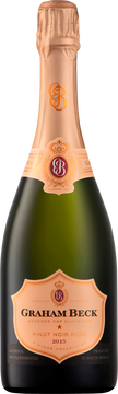 Dieser Schaumwein hat eine schöne lachsfarbene Tönung. Spürbare reife Blaubeeren
und eine subtile Würze vom Pinot Noir mit cremiger Komplexität vom
Chardonnay. Eine Explosion von Himbeerfrüchten und leichten Geißblattaromen
am Gaumen, mit einer anhaltenden, aber zarten Mousse.