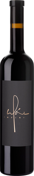 Tauchen Sie ein in das Herz eines wertvollen Know-hows.

Entdecken Sie diese Assemblage aus Cabernet Sauvignon, Cabernet Franc und Merlot, die getrennt in Eichenfässern gereift sind. Dieser Wein hat eine intensive rote Farbe mit violetten Reflexen. Grosszügig, vollmundig und harmonisch bietet der Infini eine subtile Nase mit Aromen von Brombeeren und Heidelbeeren, die sich zu würzigen Noten entwickeln. Am Gaumen ist der Auftakt geschmeidig, gefolgt von einer sinnlichen Fülle, die in einem langen Abgang mit feinen Tanninen gipfelt.

Ein langanhaltender Genuss.
Tipp: Nach einiger Zeit an der Luft zu Wild, rotem Fleisch oder einer Käseplatte servieren.