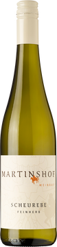 Der Nasenwein /

Mit der Nase erfasst du als erstes die überwältigenden Aromen von Cassis, Pfirsich und reifer Birne. Im Mund vereinen sich diese Aromen mit einer angenehmen Süße und leichten Spritzigkeit.

Das ist ein phantastischer Begleiter für die würzige asiatische Küche. Die ausgewogene Süße unserer Scheurebe kann auch sehr gut mit schärferen Gerichten harmonieren.