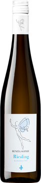 Benita Sophie Riesling alkoholfrei punktet in der Nase mit sortentypischen Steinobstaromen. Am Gaumen setzt sich diese Typizität mit lebendiger und sehr erfrischender Säurestruktur fort.