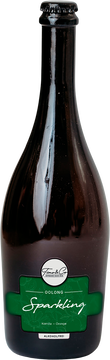 Sparkling Kamille&Oolong ist ein Sparkling Tea der durch eine feine und unaufdringliche Aromatik besticht. Die Carbonisierung wird bei wenig Druck über mehrere Tage hinweg durchgeführt. Dadurch entsteht eine feine Kohlensäurestruktur. Es werden nur echte Rohstoffe verwendet. Jeder Arbeitsschritt wird in Handarbeit durchgeführt.