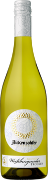 Ein eleganter Wein mit einem fein ausgestatteten Schmelz. Saftig und frisch. Feine Zitrus-, Apfel und Quittearomen betören die Nase. Durch seine halbjährige Reife im großen Eichefass runden ihn vollkommen ab.
Hervorragend zu Fisch, Geflügel und hellem Fleisch, wie Kalbsbraten.