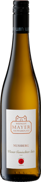 Riesling, Grüner Veltliner, Rotgipfler und Zierfandler bilden den Hauptanteil für den Wiener Gemischten Satz DAC Nussberg. Der Wein präsentiert sich sehr duftig und aromatisch. In der Nase Anklänge von Mandarinen und rotem Pfirsich. Druckvoll und Salz-mineralisch am Gaumen. Trotz der Kraft elegant und enorm vielschichtig.

Perfekt zur traditionellen Wiener Küche.