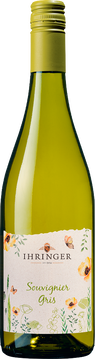Helles Gelb mit erfrischenden Grünreflexen. Im Bukett zeigt sich der Wein mit einem breiten, nuancen-
reichen Bild von intensiven Aromen. Im Auftakt süßliche Hefearomen, Zitrone und Limone sind
jugendlich ausgeprägt. Frische Paprika und feine Minzenoten runden das finessenreiche Bild ab.
Am Gaumen unterstreichen feine Gerbstoffe und die pikante Säure das Aromenbild. Im Abgang wirkt der
Wein über die Hefe appetitanregend und anhaltend stabil.