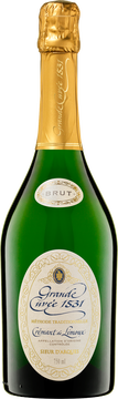 REBSORTEN Chardonnay, Chenin Blanc, Mauzac
HERKUNFT Frankreich
ANBAUREGION Languedoc-Roussillon
QUALITÄTSSTUFE Appellation d’Origine Protégée (AOP) Crémant de Limoux
FLASCHENGRÖßE 0,750 l
ALKOHOLGEHALT 12,5 % Vol.
RESTSÜßE 7,0 g/l
SÄUREGEHALT 8,0 g/l
TRINKTEMPERATUR 8-10
VERSCHLUSS Naturkorken
EAN 3062670049205
AUSBAU 65 % Chardonnay, 25 % Chenin Blanc, 10 % Mauzac
BODEN
Gemäßigtes Mittelmeerklima, beeinflusst durch Pyrenäen und Atlantik. Je nach Terroir
unterschiedliche Temperaturen, Niederschläge und unterschiedliche Reifephasen.
BESCHREIBUNG
Ein super Crémant, benannt nach dem Jahr seiner Entdeckung! Feinste Noten und Aromen nach
grünem Apfel und Honig, etwas Birne; florale Noten und weisse Blüten. Klar im Mund, Frische und
Finesse, stoffig-dichter Saft mit viel Art, feine Perlage, angenehme Säure, lang. Dieser Crémant de
Limoux ist einer der besten Schaumweine Frankreichs. 12 Monate Hefelagerung