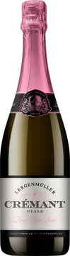 Hergestellt nach der "Méthode traditionelle", ist dieser Crémant unsere Antwort auf Rosé Champagner.
Aromen von Brombeeren und Cassis begleiten die feine Mineralität und verleihen dem Pinot Rosé Brut Kraft und Struktur. Die lange Reifung auf der Hefe unterstreicht die Herkunft aus roten Trauben und verleiht einen langen Nachhall.