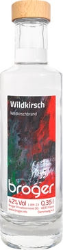 Die Wildkirsche ist die Ursprungsfrucht für eine Vielzahl der heute bekannten Kirschsorten. Die Frucht ist klein und der Steinanteil ist relativ groß. Um die Balance zwischen der Frucht- und Steinaromatik zu wahren, wurde ein Teil der Kirschen vor dem Einmaischen entsteint.
Der Wildkirschenbrand beeindruckt durch die Ausgewogenheit der Aromen und seinen komplexen Körper. In der Nase vollreife frisch-fruchtige Kirsch-Aromatik mit ausgewogenem Marzipanton. Auf der Zunge würzige Süße der Frucht, am Gaumen breit und fett mit molliger Wärme. Langer Abgang mit Kirscharoma, angenehm mild.