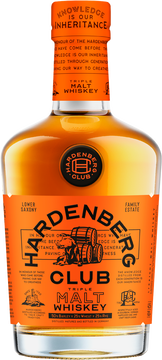 Unser HARDENBERG Club Triple Malt Whiskey zeichnet sich durch die Reifung in Bourbon Fässern und dem anschließenden Finish auf den deutschen napoleonischen Eichen- und Craft-Beer-Fässern aus. Die intensiven Geschmacksnoten von Trockenfrüchten, Schokolade und frischem Holz machen diesen Whiskey mit ihrem malzigen, warmen Abgang einmalig.