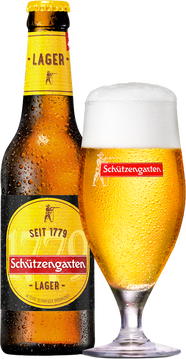 Das Lager Hell ist der beliebte Klassiker unter unseren Bieren. Mit hellgoldener Farbe, gekrönt von einem elfenbeinfarbenen Schaum erscheint es im Glas. Diese Eleganz entdeckt man auch im Geruch wieder, welcher mit dezenten Malz- und feinen Hopfenaromen aufwartet. Diese Malznoten verleihen dem Antrunk eine leichte Süsse, in der die feinherbe Hopfenbittere harmonisch eingebettet ist. Alles in allem ein fein ausbalanciertes Bier und ein Trinkgenuss, der zu jeder Gelegenheit passt.