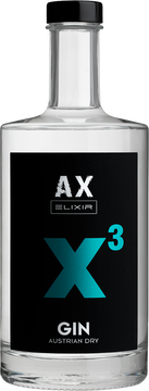 Der Gin X3 begeistert mit einem sanften, beerigen Geschmack. Die lebhaften Aromen der Waldbeeren und die subtile Schärfe des schwarzen und grünen Pfeffers harmonieren perfekt miteinander und erzeugen neben neun weiteren Botanicals ein intensives Genusserlebnis.
Mit dem Wacholder im Vordergrund, erlebst du einen beerigen Genussmoment, der den Geschmack der Natur in jedem Schluck einholt.