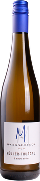 dne LEsezeitpunkt maximal hinausgezögert, lange Maischestandzeit und kühle Gärung.
Ein ausergewöhnlicher "Müller" mit kräftigem grüngelb, üppigem Aroma reifer, gelber Früchte, etwas Cassis und Stachelbeere.
Markant im Geschmack, ein Weißwein zum entdecken und als Essensbegleiter. Kein Mainstream, zupackend und würzig.