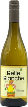 Der Belle Blanche vereint das Beste aus Chardonnay und Weißburgunder zu einer charmanten, ausdrucksstarken Cuvée. Im Glas schimmert er in hellem Gold mit leichten, funkelnden Reflexen. In der Nase entfaltet sich ein vielschichtiges Aromenspiel von saftigen gelben Früchten wie reifer Mirabelle und Birne, begleitet von einem Hauch von Zitrus und feinen Blütennoten. Ein subtiler Anklang von Mandel und ein Hauch cremiger Vanille runden das Bouquet ab.

Am Gaumen zeigt sich Belle Blanche vollmundig und geschmeidig mit einer perfekten Balance aus Frische und Fülle. Die elegante Säure sorgt für Lebendigkeit, während die feine Mineralität und die leichte Cremigkeit dem Wein eine ansprechende Tiefe verleihen. Der lange, harmonische Abgang hinterlässt einen sanften, fruchtigen Nachhall.

Ein vielseitiger Speisenbegleiter, der hervorragend zu leichten Vorspeisen, feinen Fischgerichten, Geflügel oder cremigen Pasta-Variationen passt. Belle Blanche – der Inbegriff von Finesse und Genuss!