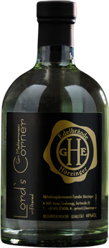 Ein klingender Name – inspiriert vom wunderschönen, historischen Schloss Grafenegg.
Rosmarin, Thymian und Oregano sind die Zutaten, welche dem Lord’s Gin seinen
unverkennbaren Charakter verleihen. Perfekt serviert mit einem trockenen Tonic – ein New
Wester Dry Gin, der mediterranes Lebensgefühl ins Glas bringt.