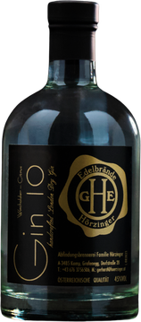 Unsere Version des ikonischen London Dry Gins und ein absoluter Klassiker in unserem
Sortiment. Zehn perfekt abgestimmte Ingredienzien – mit Wacholder und Zitrus als
Fundament – vereinen sich zu einem perfekt ausbalancierten Geschmackserlebnis. Ein
Gin, der sowohl pur als auch in Cocktails begeistert.