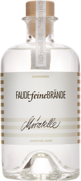 Die „Mirabelle aus Nancy“ - hier am Kaiserstuhl fühlt sie sich besonders wohl. Goldgelb ausgereift, mit der charakteristischen roten Backe, werden die kleinen Früchte in mehreren Arbeitsgängen aufgelesen. Dem Brand schenkt die duftende Mirabelle ihr liebliches, parfümartiges Aroma und eine dezente Steinnote.