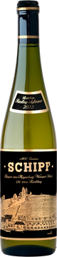 Unsere Riesling-Sylvaner Spätlese ist mit ihrer gelb-goldenen Farbe und den vollreifen, komplexen Aromen im ausgewogenen Zusammenspiel mit der Säure passend zu Fischgerichten und Raclette.