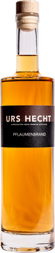 Naturbelassen, im Holzfass gereift. Über 5 Jahre im Naturkeller der Familie Urs Hecht.

Diese Barrique Brände werden nur in den besten Früchtejahren hergestellt. Auserwählte Früchte spezieller Terrain werden von Hand gelesen und nach dem Brennen für mehr als fünf Jahre in 225 Liter Barriquefässern gelagert. Diese naturbelassenen Brände sind ein Genuss für Nase und Gaumen. Ein Produkt für Kenner und Geniesser.