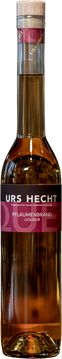 Die Löhr Pflaume vom Hochstamm wird im richtigen Zeitpunkt geerntet und gebrannt. Anschliessend zwischen zwei bis sieben Jahre im Eichenholzfass im Naturkeller der Familie Urs Hecht gelagert.

Der Pflaumenbrand Liqueur ist durch seine wunderbare Kombination Holz und Frucht ein süsser Genuss.