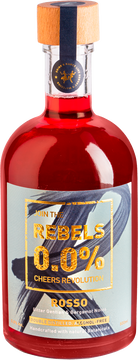 REBELS 0.0% ROSSO (500ml)
mit Noten von bitterem Enzian und Bergamotte
GESCHMACK: Zitronig, kräuterig und unverkennbar bitter. Noten von Orange, Enzian, Bergamotte und blumigen Gewürzen münden in einen langen, vielschichtigen Abgang mit einer leicht pfeffrigen Note.