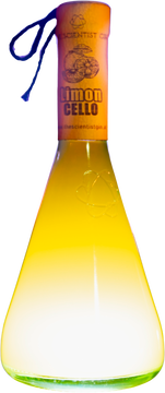 Limoncello aus frischen handgeschälten Amalfi Zitronen