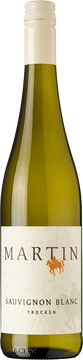 Trocken ist er und nix für Weicheier

Seine Zitrusaromen und seine knackige Säure machen ihn so frisch und spritzig.

Ein knackig, frischer, grüner Spargel mit einem gegrillten Fisch. Diese leichte Sommerküche begleitet unser Sauvignon Blanc am liebsten.

Geht natürlich auch im Liegestuhl mit den Füßen im Planschbecken!

Die passende Begleitung zu jeder Grillparty!

Ein spritziger, fruchtiger Wein mit einer besonders großen Aroma-Vielfalt. Von Grapefruit über grüne Paprika bis hin zu frisch geschnittenem Gras.