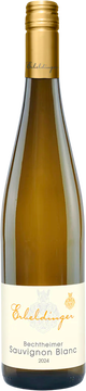 Unser Bechtheimer Sauvignon Blanc erfreut sich großer Beliebtheit. Er glänzt durch seine Frische, Frucht und Aromatik. Sauvignon Blanc ist ein toller Partner von Meeresfrüchten und Fisch und zeichnet sich auch ohne Essen durch seinen unverkennbaren Geschmack aus.