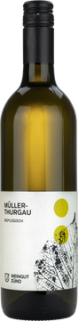 Traubensorte               
Müller-Thurgau  
12 % Vol. 
Körper                              leicht 
Weintyp 
Passt zu 
fruchtig 
Apéritif, Fondue, Raclette 
Trinktemperatur 
Lagerfähigkeit             
8° - 10° C 
1 bis 3 Jahre 
Flaschengrösse 50 cl / 75 cl 
Die kräftig-fruchtigen Aromen dieses Müller-Thurgaus 
strahlen besondere Lebensfreude aus. 
Degustationsnotiz 
Ein frischer und spritziger Müller-Thurgau. Sortentypische 
Aromen von Zitrus, weissen Blüten und grünem Apfel. Ein 
perfekter Apéro-Wein. 
Vinifikation / Hintergründe 
Ausbau im Stahltank.