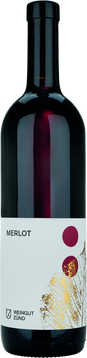 Gemeinde(n)  
Traubensorte  
Alkoholgehalt  
Altstätten 
Merlot 
13.0 % Vol. 
Körper  mittelschwer 
Weintyp  
Passt zu  
kräftig / strukturiert 
rotem Fleisch, Pasta, Pizza 
Trinktemperatur  16° - 18° C 
Lagerfähigkeit  bis 8 Jahre 
Flaschengrösse  
75 cl 
Merlot Trauben von höchster Qualität bilden die Grundlage 
für diesen eleganten Wein. 
Degustationsnotiz 
Aromen von schwarzer Kirsche, Veilchen und Kaffee gepaart 
mit samtigen Gerbstoffen. Die saftige Säure verleiht dem 
Wein einen schönen Trinkfluss. Ein Wein, der perfekt zu 
mediterranen Speisen und natürlich zu Pizza und Pasta 
passt. 
Vinifikation / Hintergründe 
Ausbau im Barrique von mindestens 18 Monaten. Der 
Jahrgang 2023 ist aus biologischer Produktion in 
Umstellung.