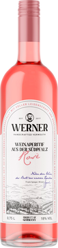 Ein weiß gekelteter Pinot Noir aus dem Hause Ellermann Spiegel bildet beim PN Rosé die Basis. Es folgt eine sehr schonende und auf- wendige Aromatisierung mit natürlichen Botanicals, die den zarten Pinot Noir Charakter deutlich zur Geltung bringt. Das Ergebnis ist ein Rosé Wermut voll Frische, Eleganz und subtilem Aromenspiel. In der Nase Aromen von Himbeere , Erdbeere und feinen Bergkräutern, auch florale Anklänge wie Rosen und Veilchen mischen sich in das einladende Bouquet. Am Gaumen saftig und animierend, gerade- zu exemplarisch für feine Pinot Noirs: geschliffen. nicht aufgesetzt, balanciert und grazil mit feinem Säureschliff.