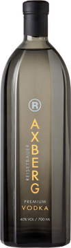 Hans Reisetbauers Antwort auf die Premium Vodkas dieser Welt - AXBERG VODKA.
Als Rohstoff, für den AXBERG VODKA, dient die robuste Weizensorte „Mulan“. Sie wächst auf den eigenen Feldern in Oberösterreich und wird schonend geerntet. Besonders wichtige Attribute dieser Sorte sind saubere Länge, Fruchtsüße und kein Zucker. Destilliert wird nach dem Pot-Still-Verfahren in Kupferkesseln solange bis das perfekte Ergebnis erreicht wird. Dieses Ergebnis ist sehr reiner und glasklarer Vodka, der neben diesen Eigenschaften trotzdem noch sehr feinen Geschmack zulässt.
Das Wasser:
Das Quellwasser stammt von einer Mühlviertler Alm im Norden Oberösterreichs und ist in seiner besonderen Qualität äußerst rar und somit die perfekte Wahl um den feinen Geschmack unseres AXBERG VODKAS abzurunden.