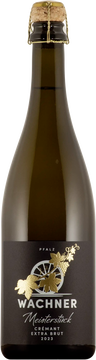 Unser Crémant aus 75 % Chardonnay und 25 % Spätburgunder begeistert mit einer feinen, anhaltenden Perlage. In der Nase zeigen sich zarte Aromen gelber Früchte, die sich am Gaumen harmonisch fortsetzen. Die elegante Frische wird von einem vollen, cremigen Mundgefühl begleitet, das dem Crémant eine besondere Fülle und Länge verleiht. Ein eleganter Begleiter für festliche Anlässe oder besondere Genussmomente