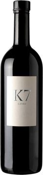 Weingenuss auf höchstem Niveau, der den modernen, jungen kosmopolitischen Gaumen anspricht. Ein wunderbares Cuveé aus Syrah, Blaufränkisch und Merlot. K steht für Kirchberg - unserer wichtigesten Einzellage - und 7 für die natürliche Einheit von Körper und Geist (4 = Körper, 3 = Geist). Das Ergebnis ist Harmonie im Glas!